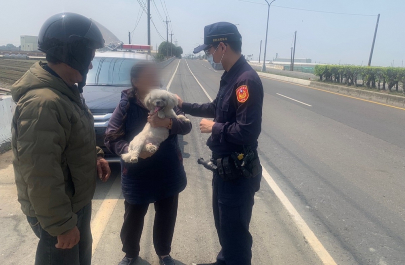 郭婦帶愛犬購物毛小孩卻走失　油車警熱心調閱監視器尋回