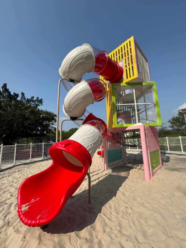 山城最高溜滑梯！中市新社復盛公園櫻花遊戲場啟用