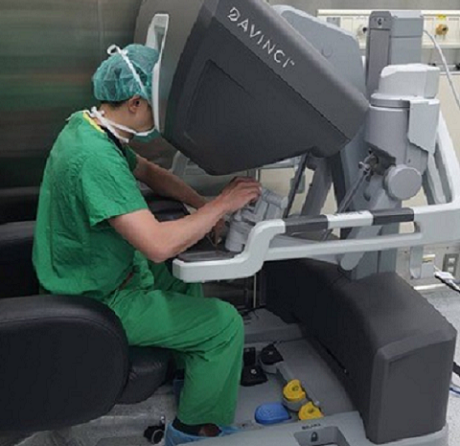 以達文西手臂跨越限制   新竹臺大分院完成跨腔室消化道微創手術