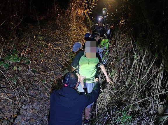三翁玉蘭谷爬山健行迷途  霧警急摸黑上山搜尋