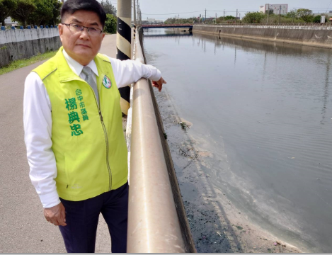 梧棲大排又現油污惡臭   民進黨台中市議員楊典忠要求架設AI水盒子