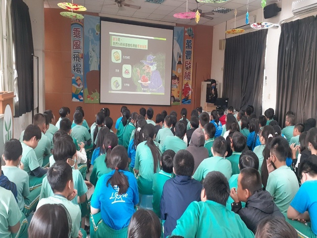 霧峰交通哥哥與刑姐攜手  走進萬豐國小犯罪宣導