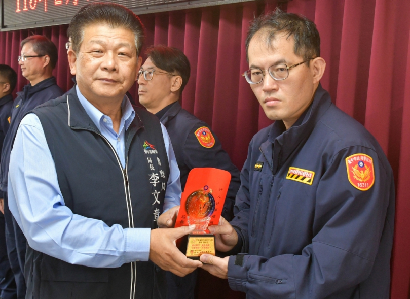 交警線上巡邏破獲竊盜案  局長李文章公開表揚稱譽