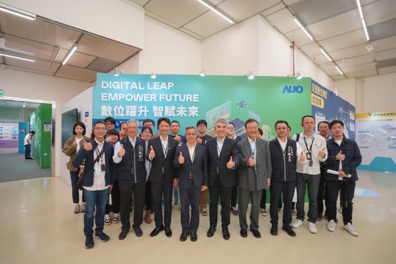 探索潔淨能源與環保建築  中市建設局參訪2024智慧友達展