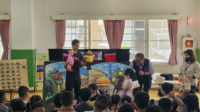 后里幼兒園幼兒與梨寶花妞木偶劇一起歡慶兒童節
