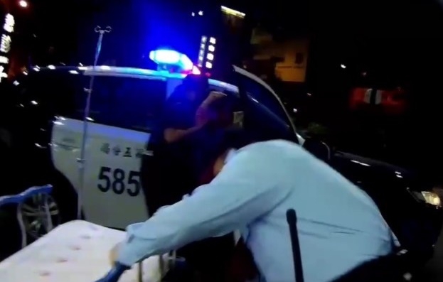 高齡孕婦深夜羊水破裂  警方開道火速送醫生產