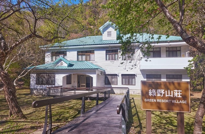 嶺東科大視傳系師生用設計專業助奧萬大重現美麗