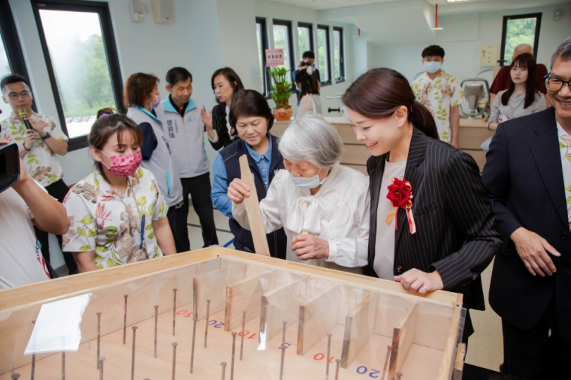 新竹市第三間日照中心開幕   高虹安對千甲長照機構寄予厚望