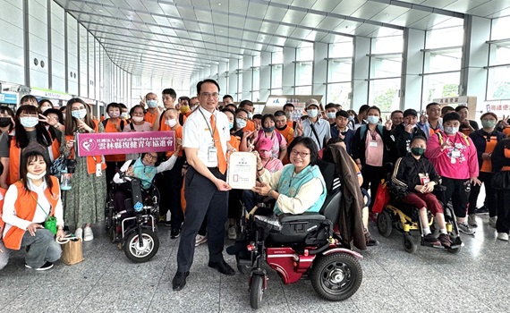 高鐵雲林站暖心旅遊行動　智青朋友與家人遊港都