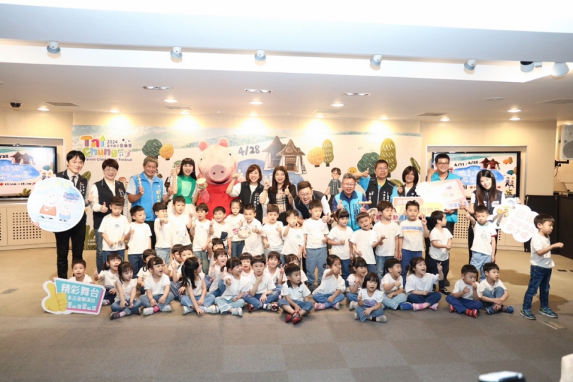 全台首座「佩佩豬」巨型氣偶現身！台中親子音樂季4月27、28日台中公園超萌登場