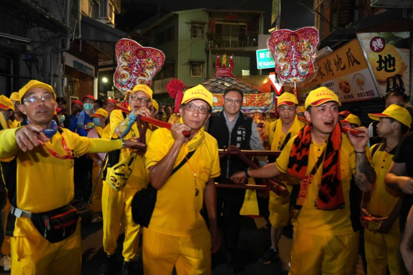 萬和宮老二媽省親遶境圓滿成功    副市長鄭照新與萬和宮董事長蕭清杰恭迎媽祖回鑾