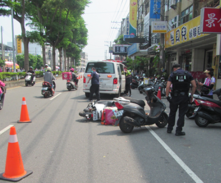 男子起駛機車未禮讓行駛中車輛  發生碰撞造成二傷