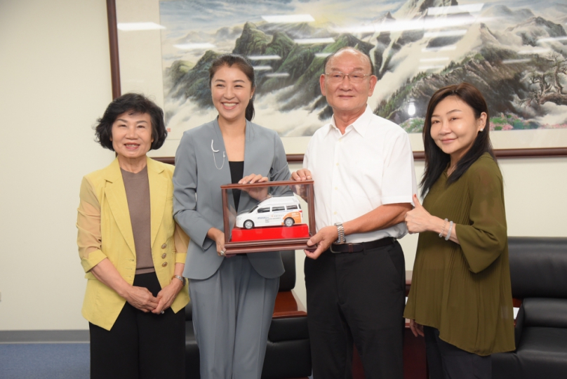 許淑華縣長感謝企業捐贈復康巴士