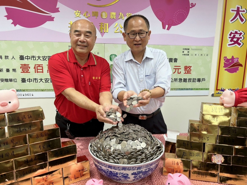 大安區農會「公益ANNO 永續善農」愛心活動    總幹事蔡建宗將善款捐交馨安啟智家園院長賴俊旭