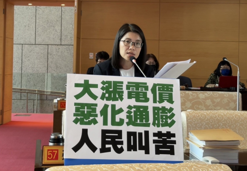 中央大漲電價所引發通膨連鎖效應   國民黨台中市議員張廖乃綸希望中市府暫緩調整公有市場使用費    避免帶動基層民生物價上漲