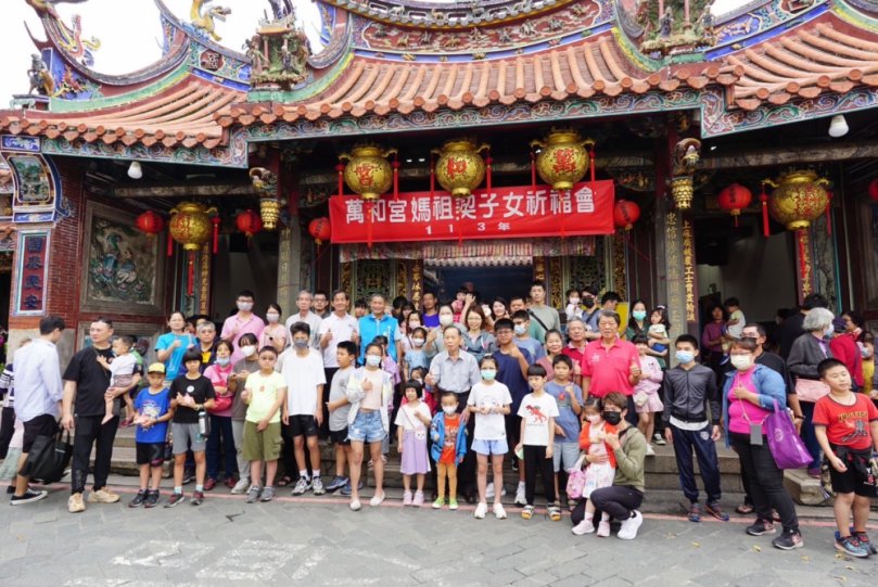 萬和宮媽祖契子女回宮祝壽   活潑可愛逗趣溫馨熱鬧洋溢