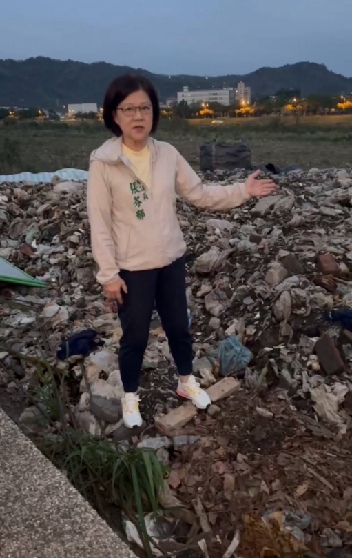 台中大里太平交界施工挖出30年前垃圾掩埋場　民進黨台中市議員張芬郁要求移除