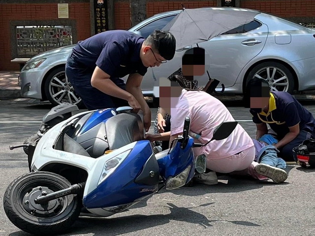 揪甘心！台灣最美風景 婦車禍倒地不起   警民衝上協助