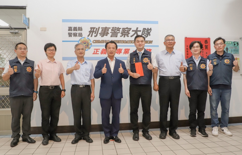 嘉義縣警察局快速破獲宮廟槍擊案　翁章梁頒加菜金感謝守護人民安全