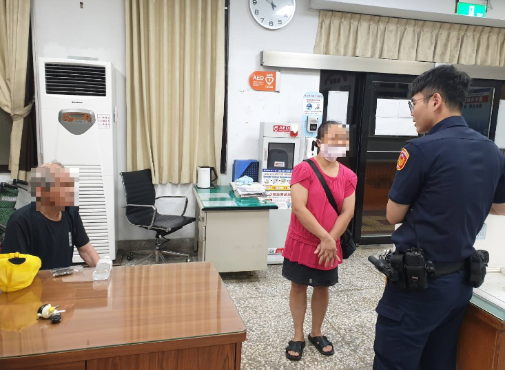 外籍女子發現失智老翁帶往警所請求協助