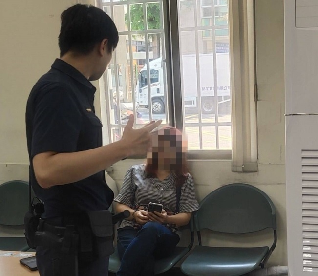 女辦帳戶、提款卡只為遠方的他   太平警阻「戰地情人」詐騙