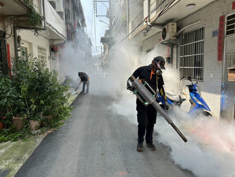 登革熱、病腸毒、流感病菌蠢蠢欲動  台中大甲岷山里展開全區消毒措施防範
