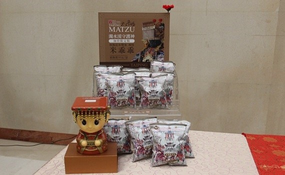 西螺太平媽神版乖乖祈議順　議長結緣福興宮獲贈良品