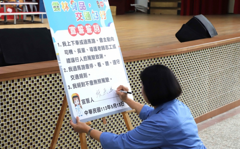 宣示騎腳踏車及機車必戴安全帽　張麗善：快樂出門平安回家