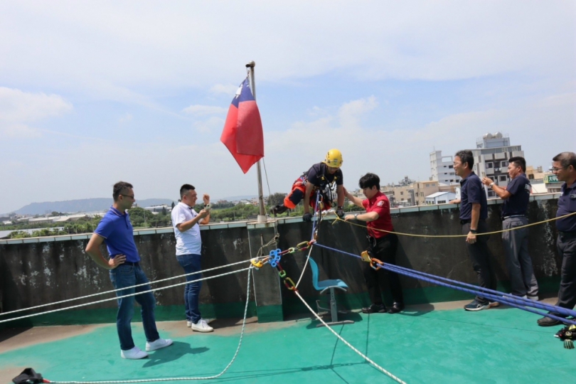 大甲北區扶輪社捐贈消防局第五救災救護大隊幼獅消防隊救援專用繩索裝備
