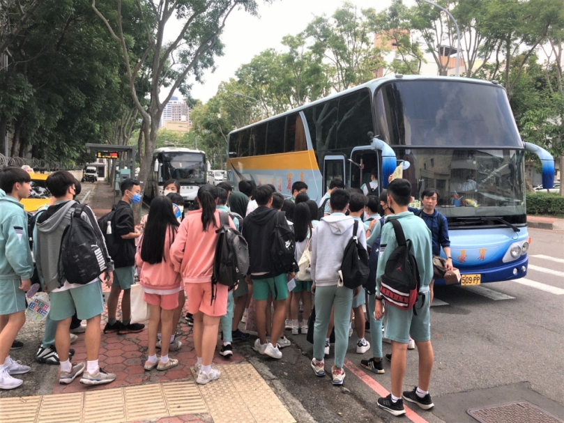 六都唯一溫馨接送   中市出動國中教育「會考專車」