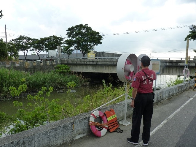 夏日戲水，彰化縣消防局強化防溺措施。（照片縣府提供）