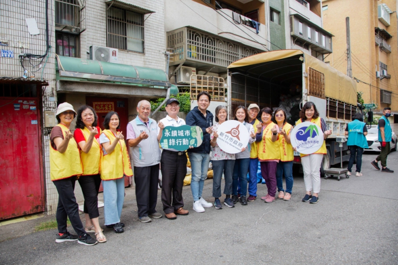 社會沒忘記你們！新竹市端午關懷送暖資收個體戶  邱臣遠深深感謝默默付出的環保人士