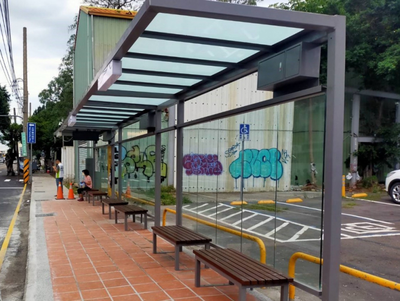 大甲車站新型長廊式候車亭   改善民眾候車體驗