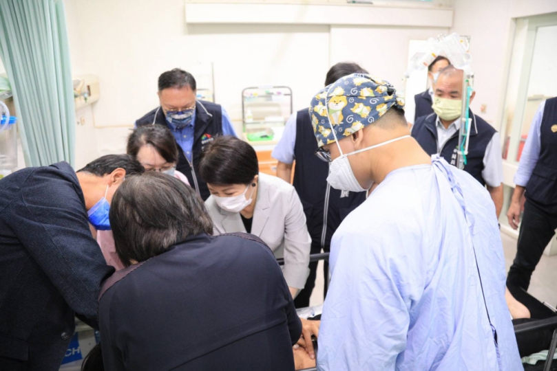 中捷傷人事件  市長盧秀燕趕赴醫院探視：中捷將負擔全額醫藥費