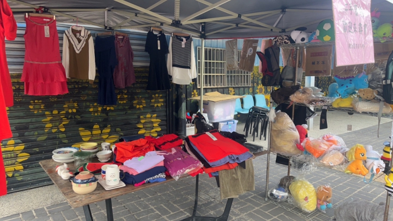 向快時尚說不！中市環保局推舊衣回收變身購物袋