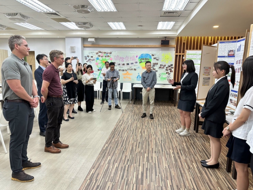 大甲高中接待美國阿拉巴馬州教育廳長及法務長訪問團  學生以流俐英語介紹學校諸多教學特色及教育理念獲來賓肯定