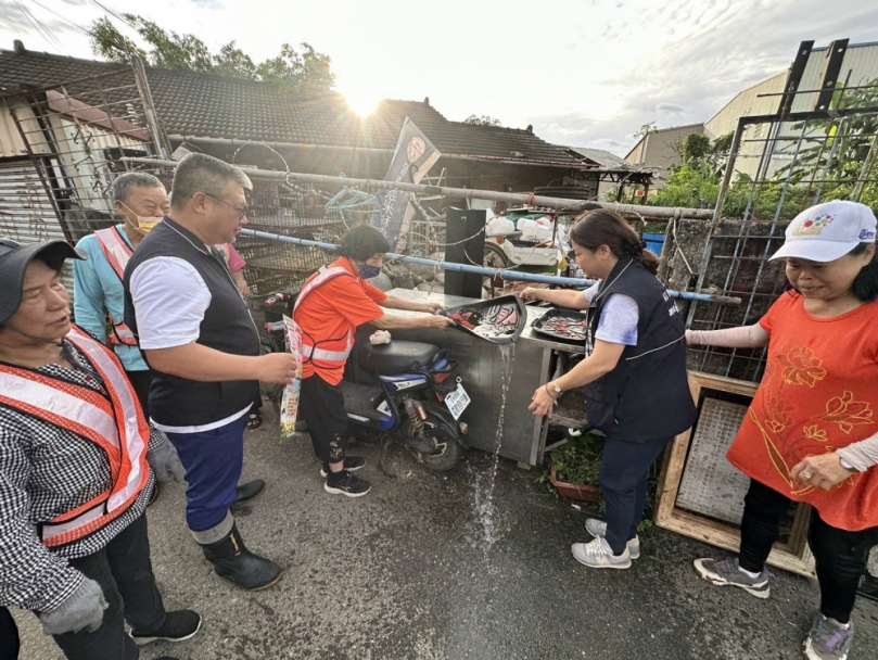 預防登革熱  台中市后里區公所動員各里環保志工進行環境巡查  並宣導澈底清除積水容器等孳生源