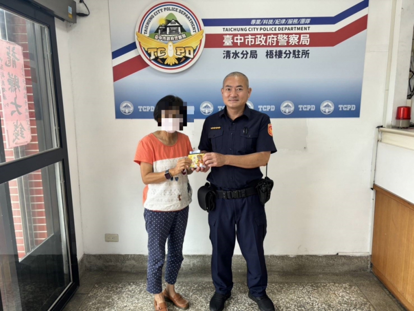 清水警方人員積極為失落錢包找到失主