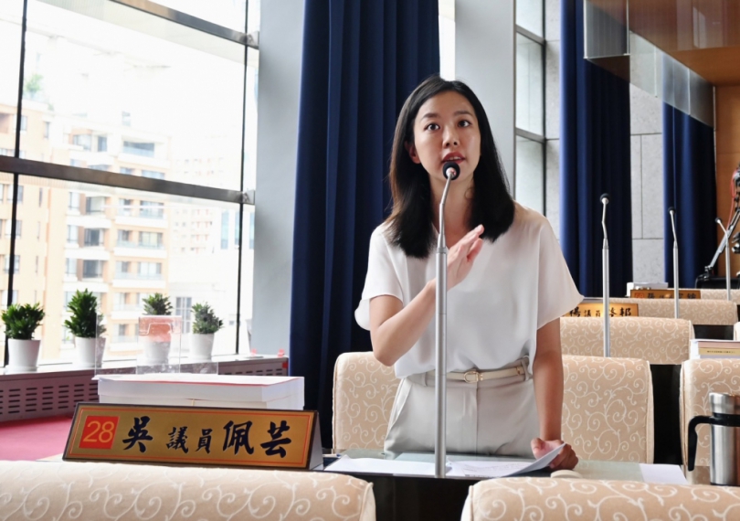 改善交通事故只靠紅綠燈和限速牌？ 台中市議員吳佩芸：應參考日本試辦實體減速台