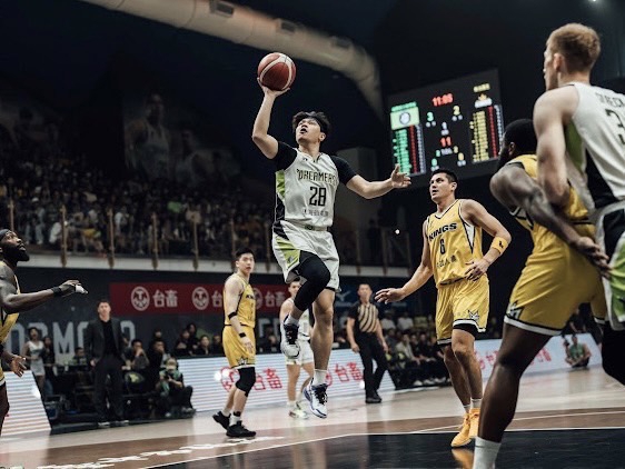 職籃「夢想家」季後賽返台中主場拚戰！滿場球迷聲浪助威  成功擊退國王