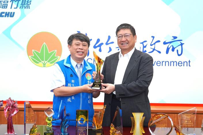 新竹縣衛生局獲13項獎  楊文科高度肯定專業表現