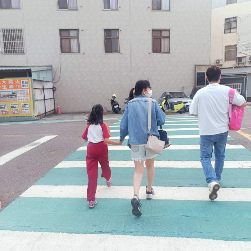 保障行人安全  霧峰警大力取締標線型人行道違規