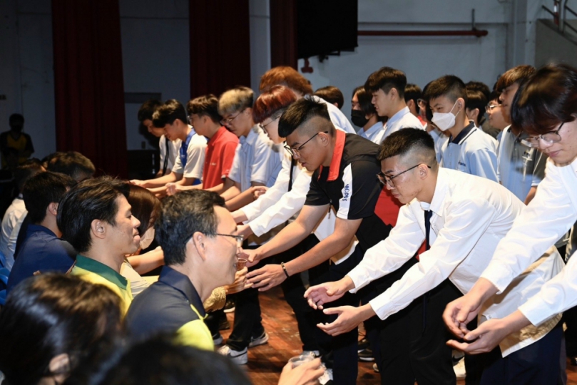大甲高工契合式產學專班成果發表及產學暨職拜師傳承典禮