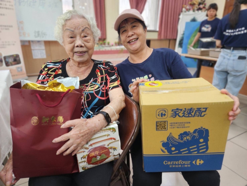新竹長輩好窩心！市府攜手靈鷲山慈善基金會、松翰科技共同關懷336位獨居老人家