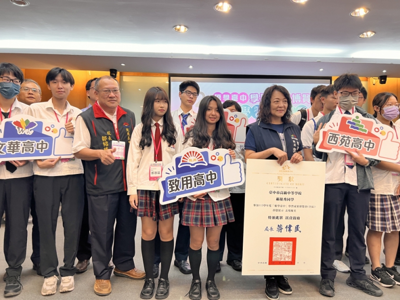 112學年度【優學臺中】學習成果博覽會  致用高中資料處理科專題實作專案作品脫穎而出  入圍參加全區展覽