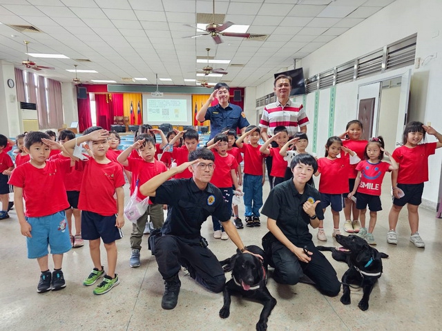 幼稚園萌童參訪烏日分局  汪警官「這些武功」超吸睛