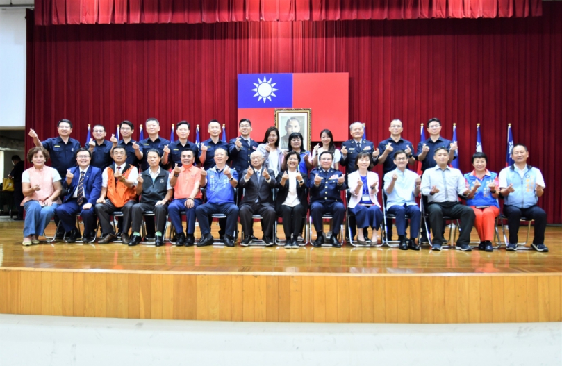 王縣長（前排中）出席彰化縣警察節慶祝大會。（照片縣府提供）