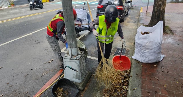 落葉資訊智慧化管理  中市環保局推「行道樹落葉資訊地圖」守護行車安全