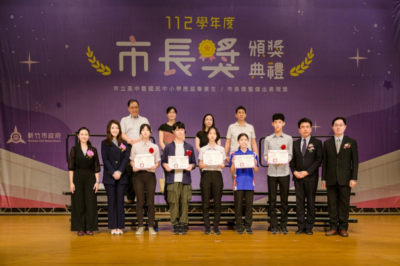 有為者亦若是！高虹安引用黃仁勳嘉勉市長獎、傑出表現獎表揚優秀畢業生