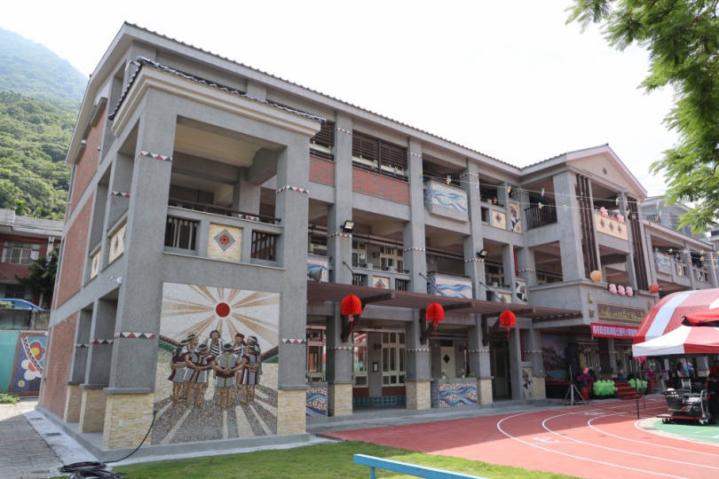 許縣長主持信義鄉豐丘國小新建校舍落成剪綵典禮